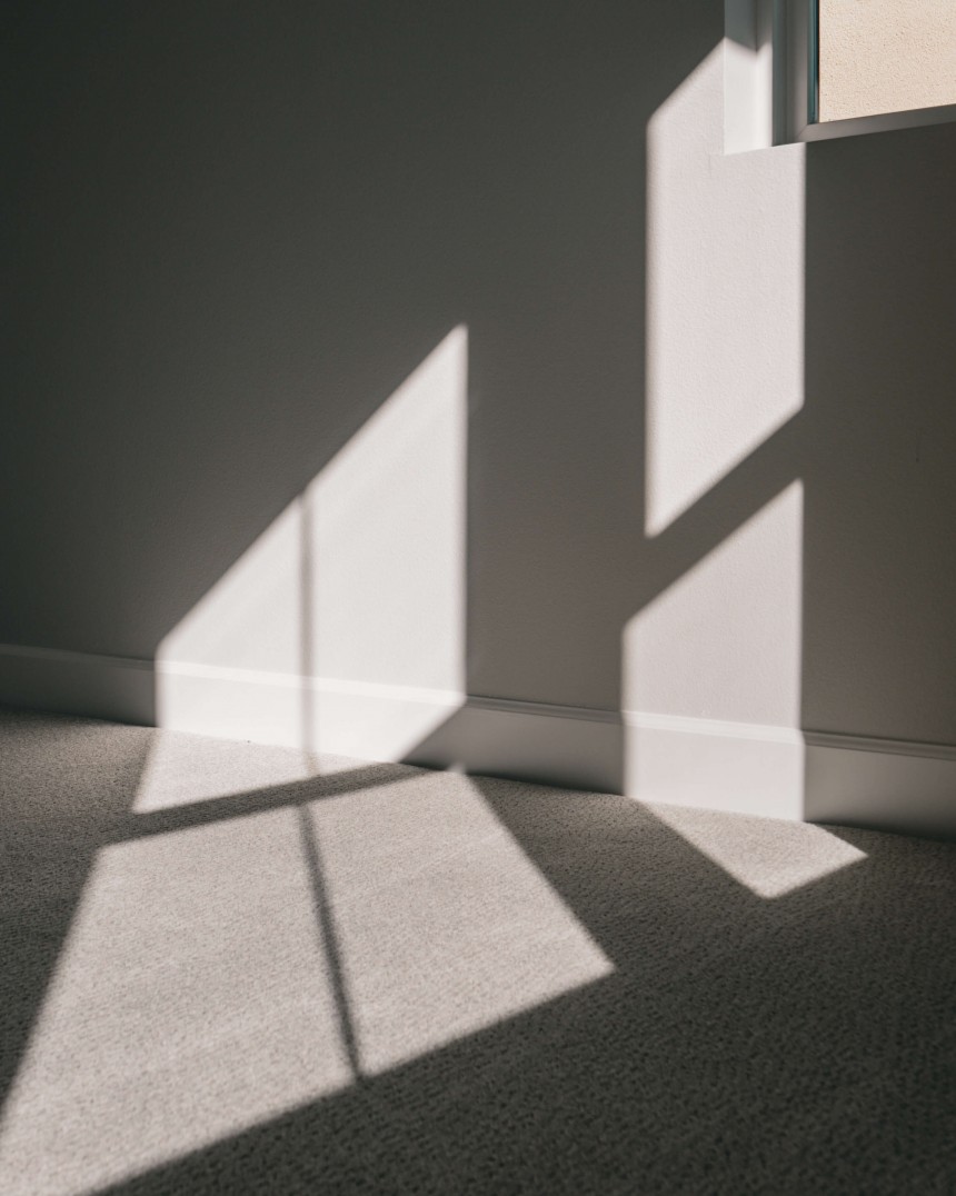 5 Reasons Why a New Rug Beats Carpet in a Living Room